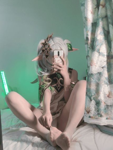 国产极白嫩美女在线_720手机免费观看完整