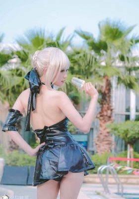 欧美背部半背纹身女_DVD在线视频播放